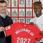 nico-williams-posa-tras-renovar-su-contrato-con-el-athletic--athletic